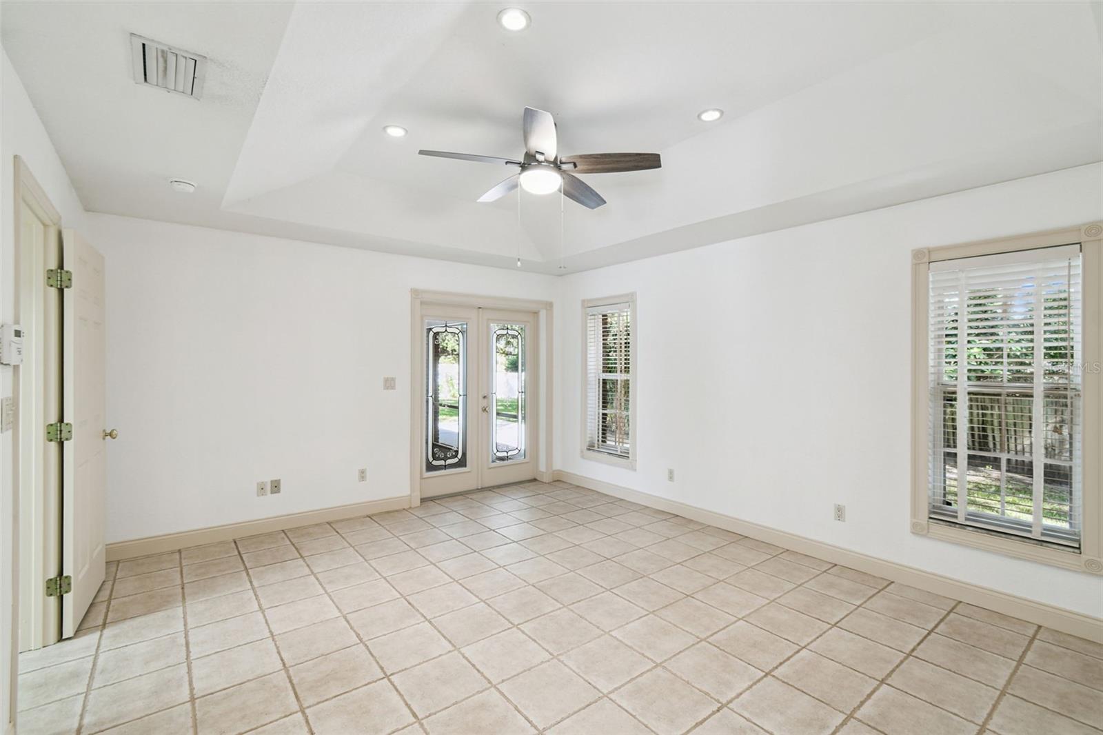 Image 19 of 52 For 520 Pinner Court