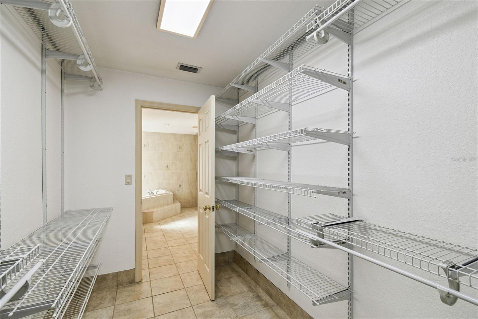 Image 26 of 52 For 520 Pinner Court