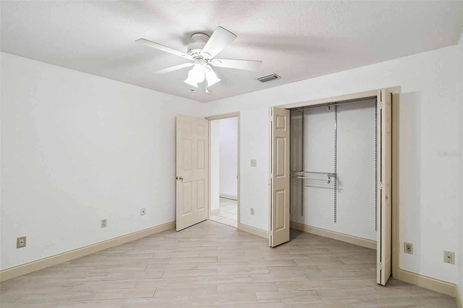 Image 29 of 52 For 520 Pinner Court