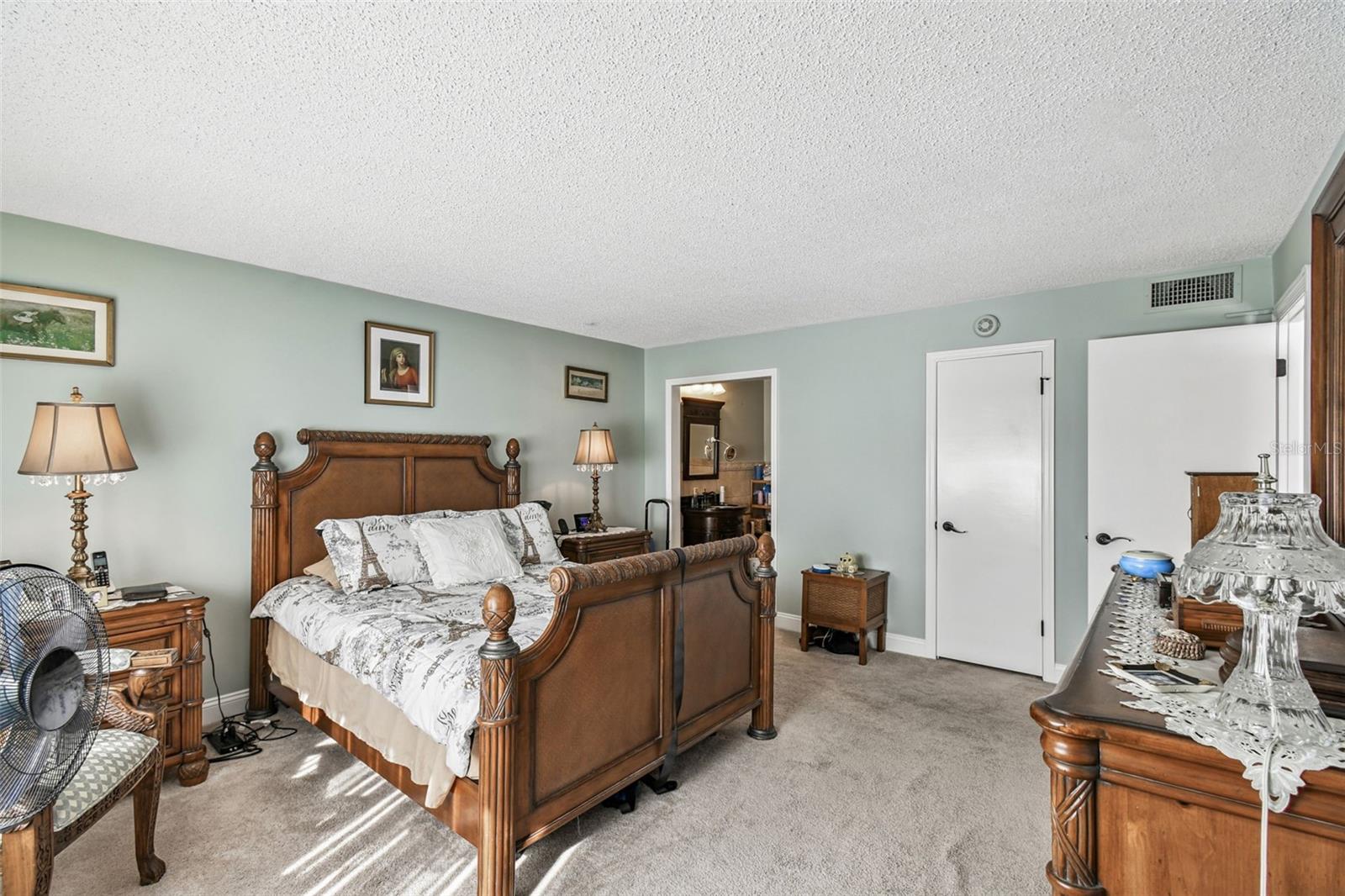 Image 16 of 27 For 1776 6th Street Nw 808