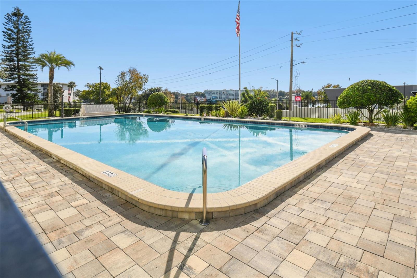 Image 7 of 27 For 1776 6th Street Nw 808