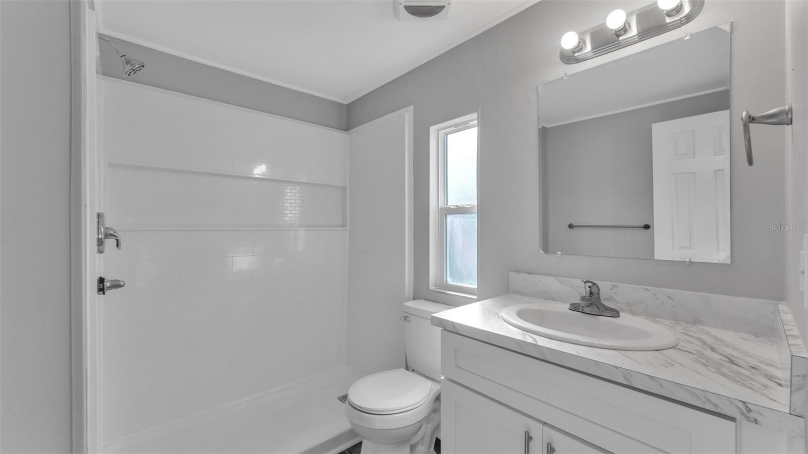 Image 15 of 26 For 2055 Floral Avenue 40