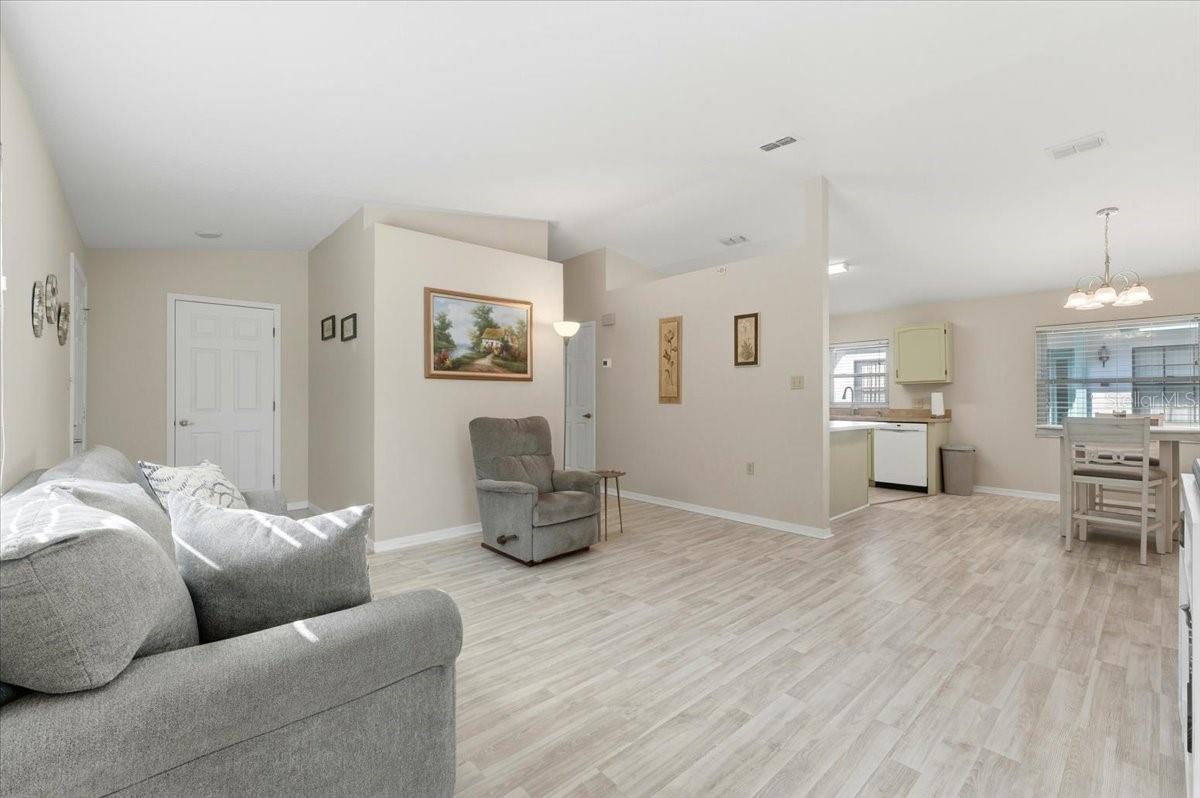 Image 6 of 39 For 6119 Sandpipers Drive