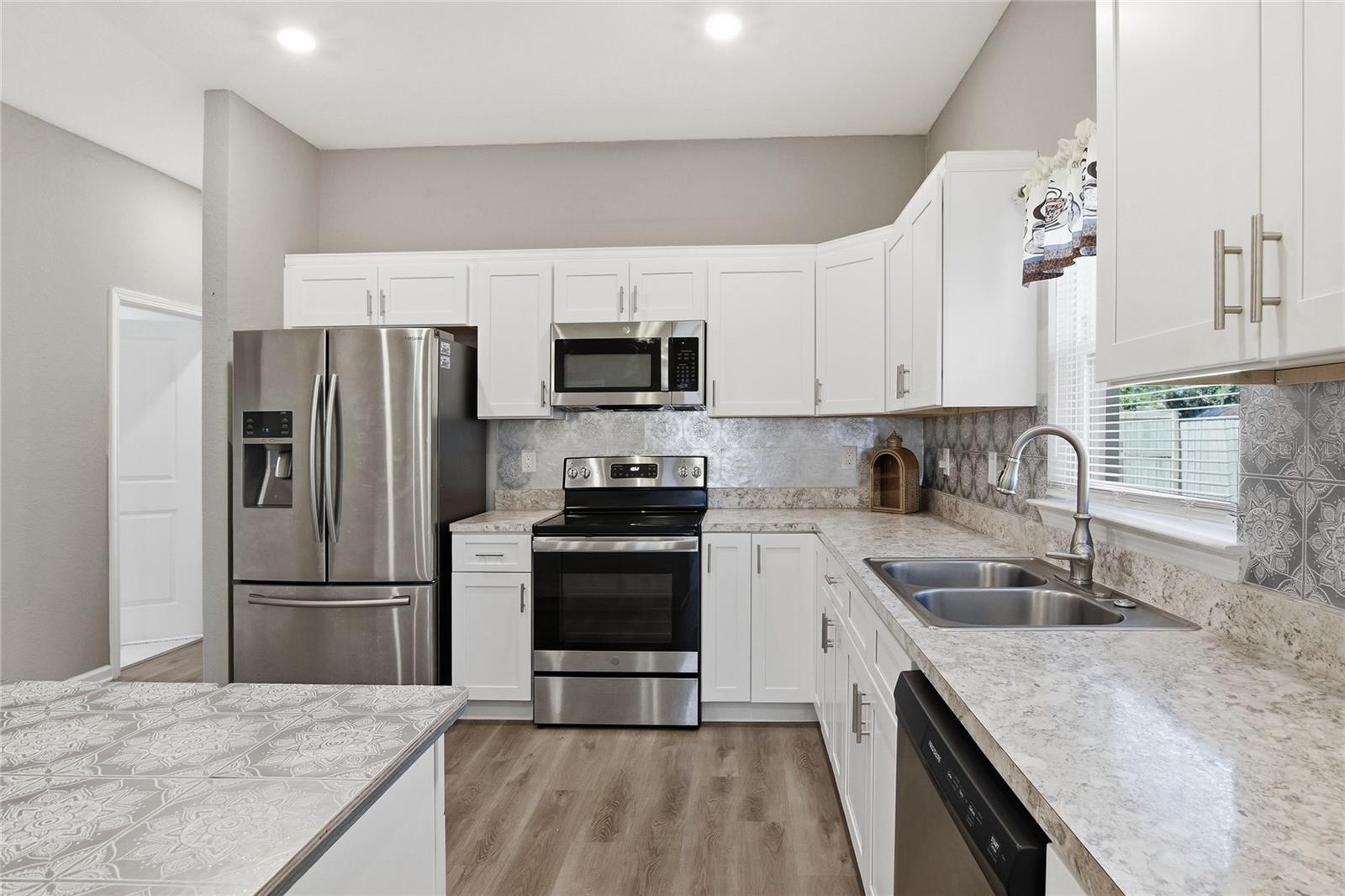 Image 12 of 31 For 845 Gordon Ave N