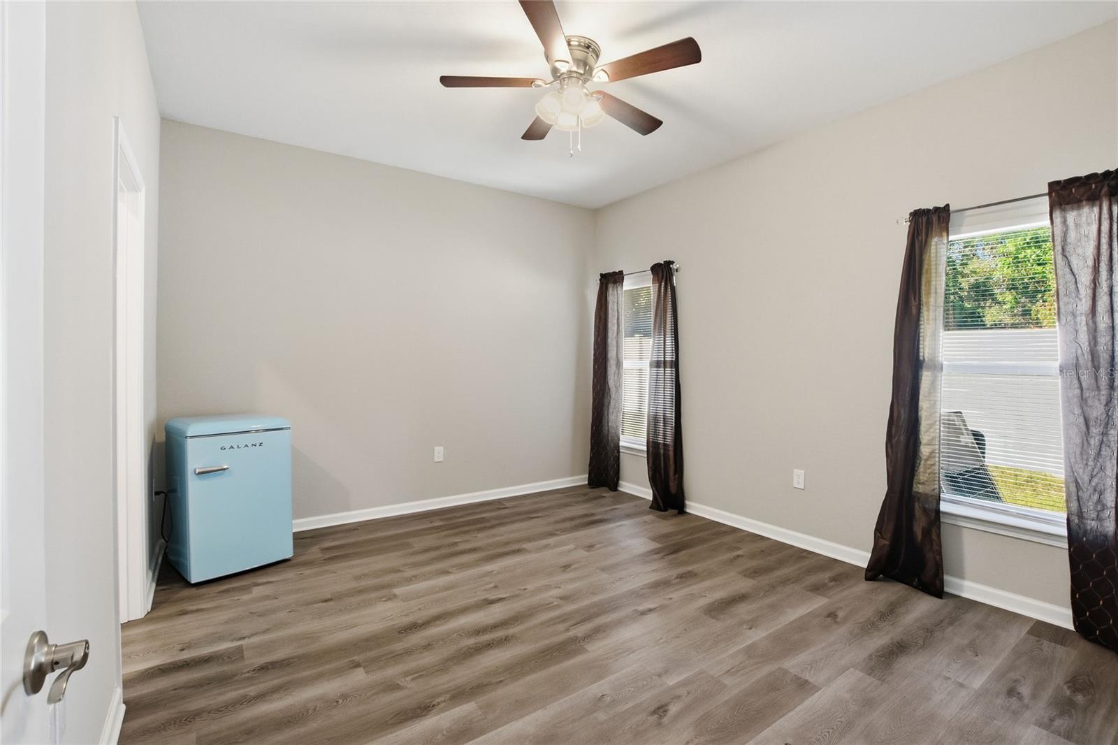 Image 15 of 31 For 845 Gordon Ave N