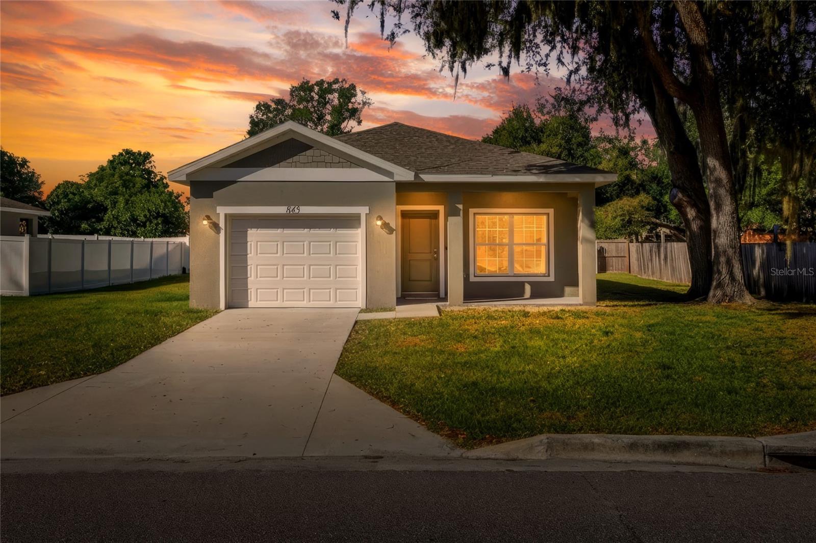 Image 2 of 31 For 845 Gordon Ave N