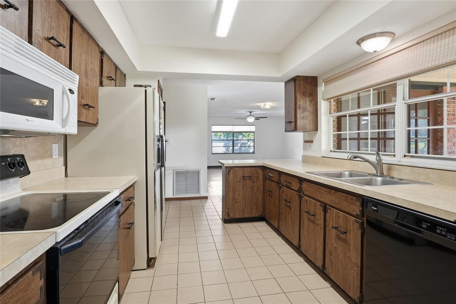 Image 5 of 52 For 3649 Dogwood Place