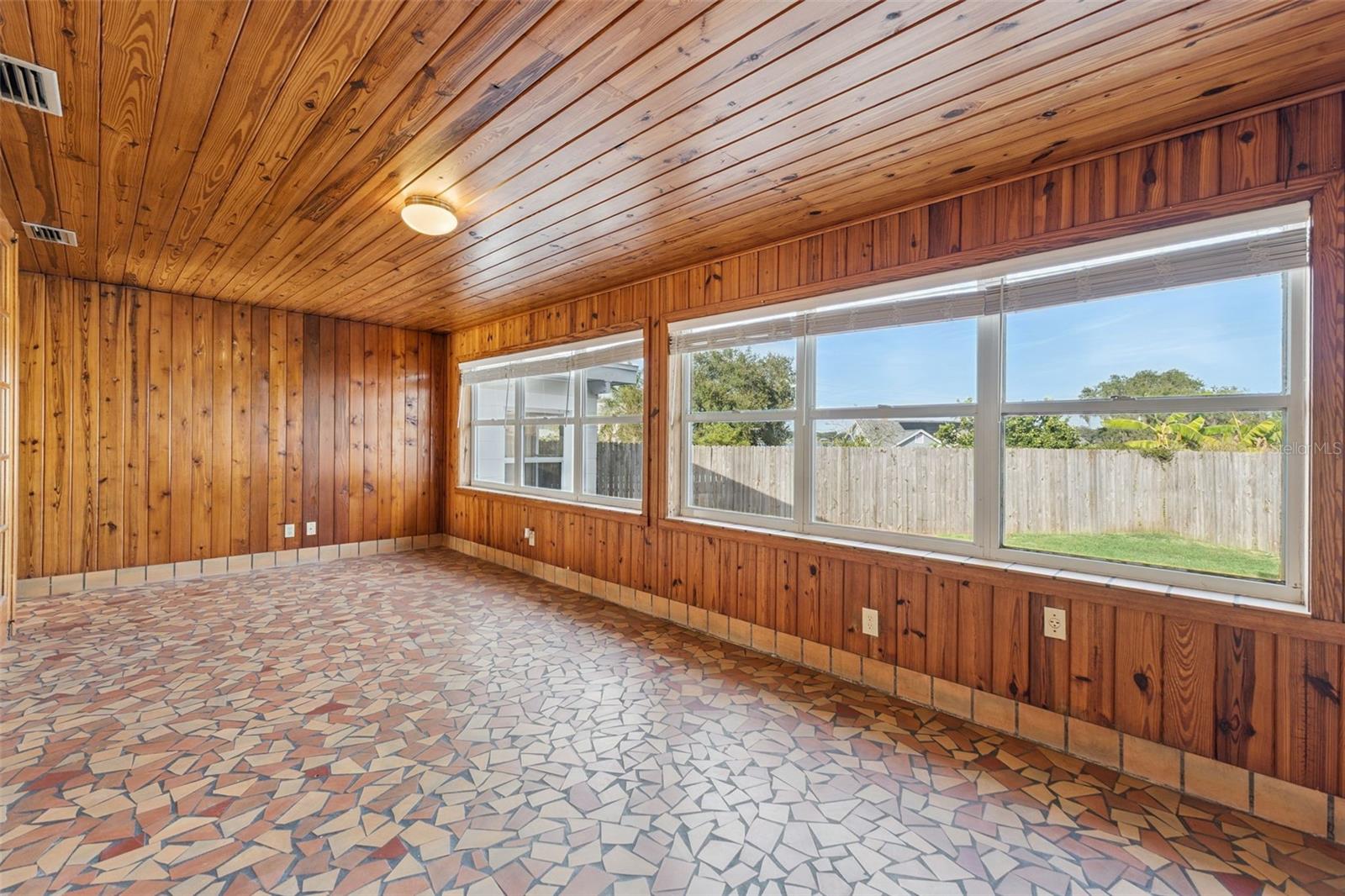 Image 16 of 21 For 1301 Evalyn Drive Se