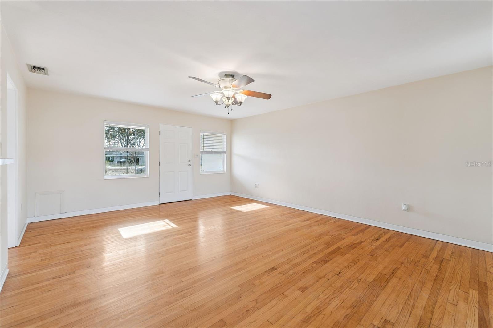 Image 4 of 21 For 1301 Evalyn Drive Se