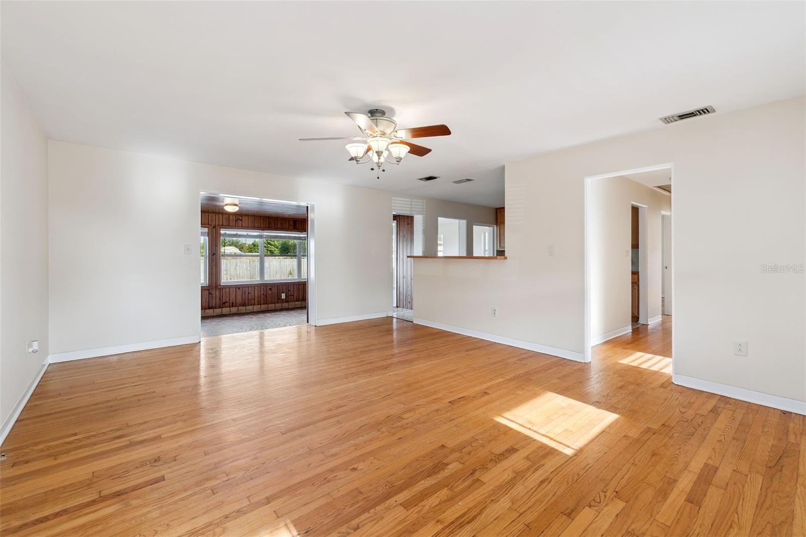 Image 5 of 21 For 1301 Evalyn Drive Se