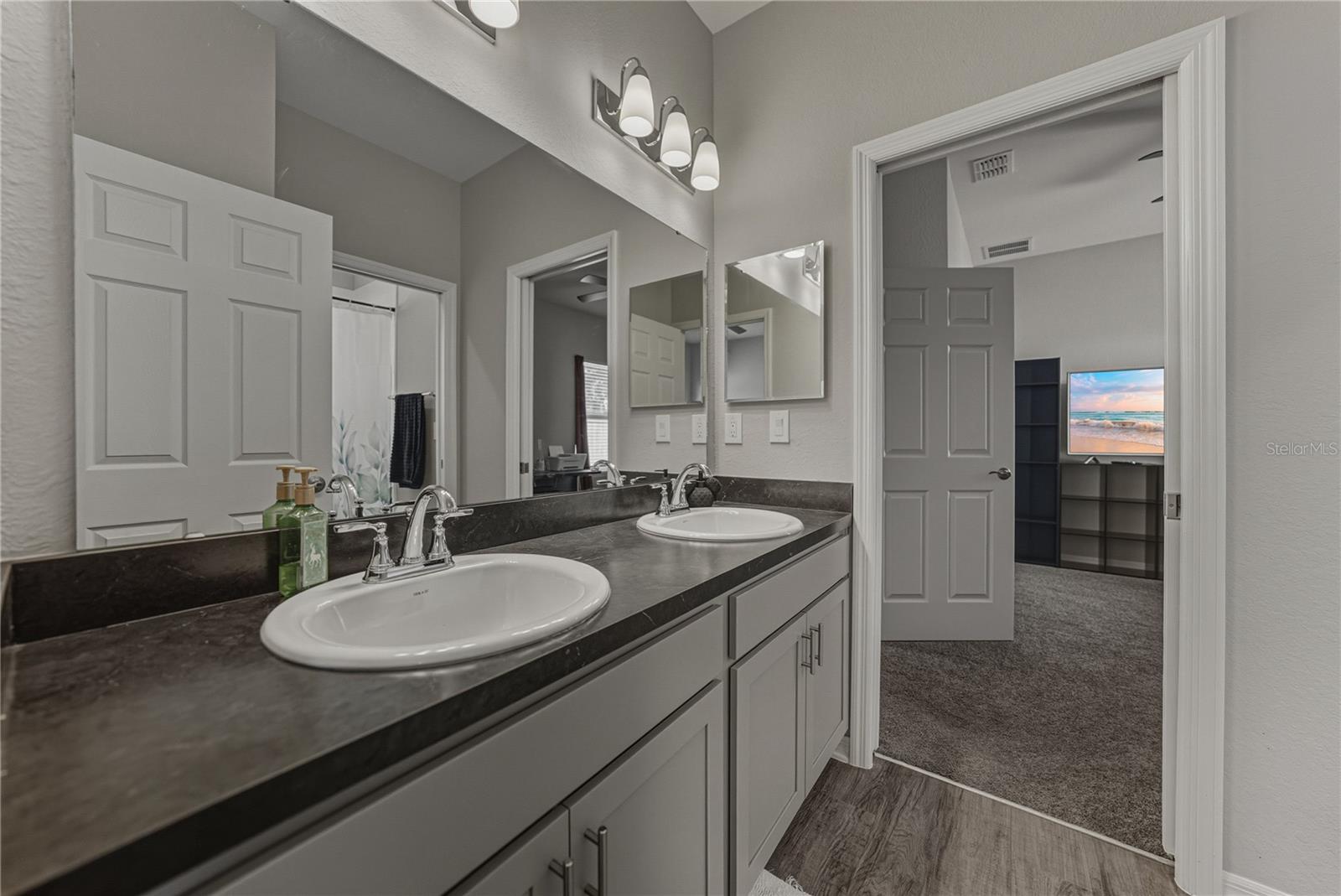 Image 12 of 58 For 929 Montgomery Lane