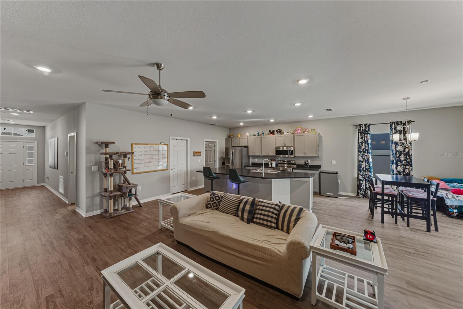 Image 19 of 58 For 929 Montgomery Lane