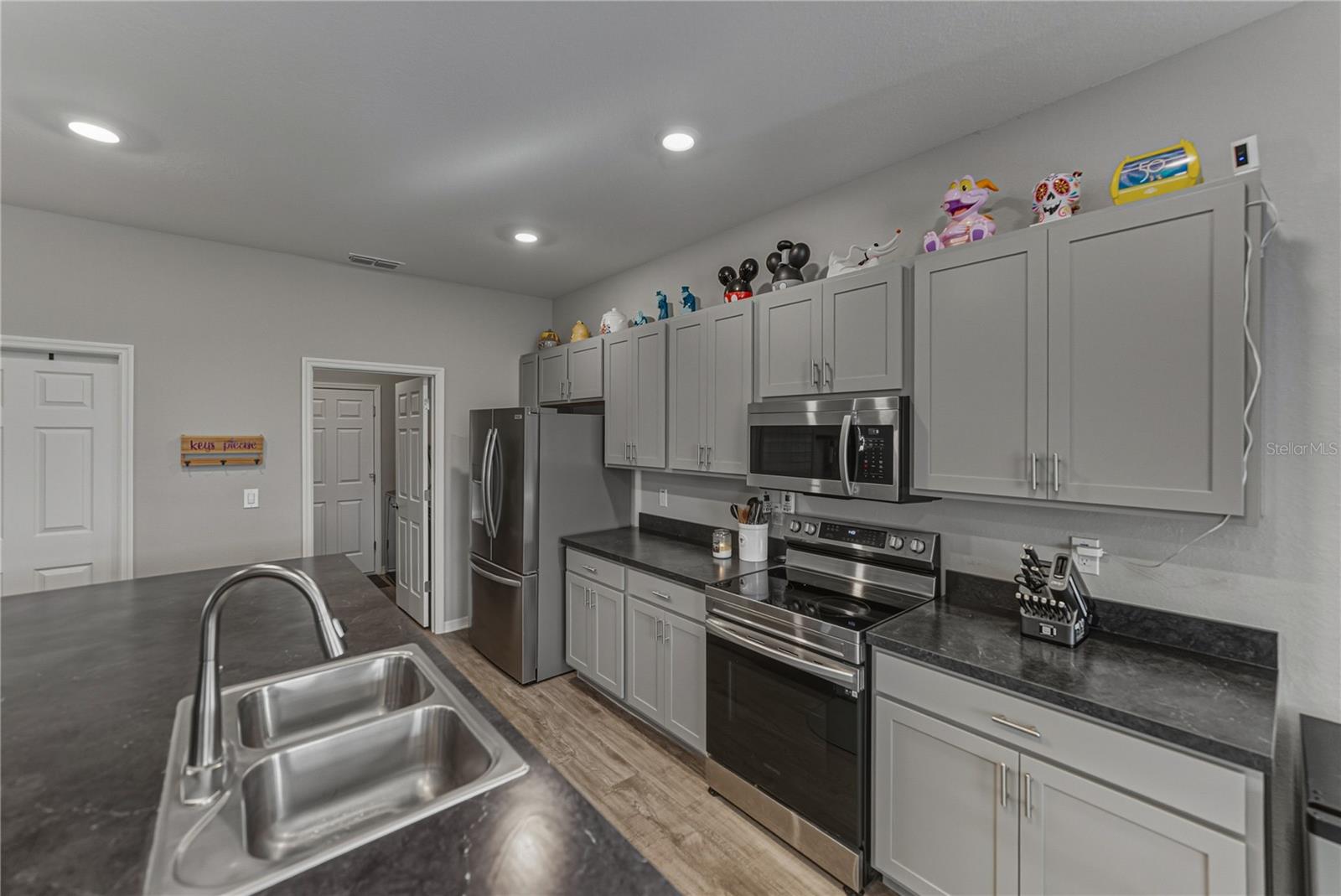 Image 21 of 58 For 929 Montgomery Lane