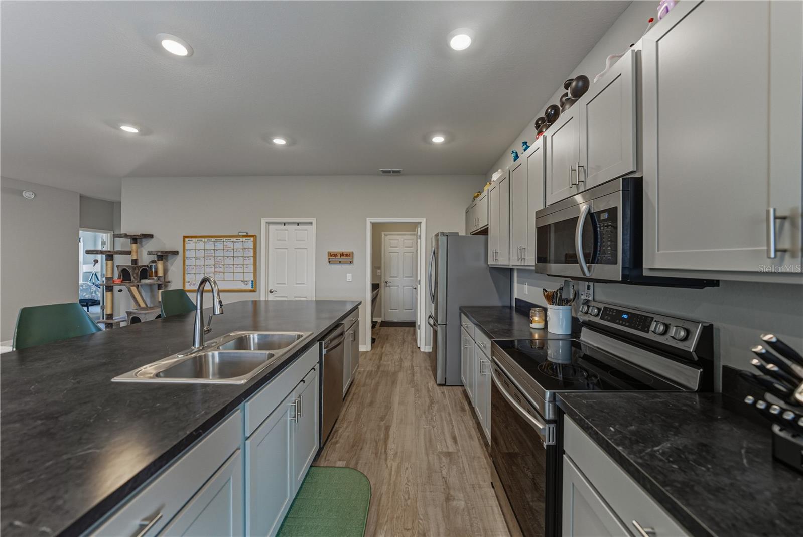 Image 22 of 58 For 929 Montgomery Lane