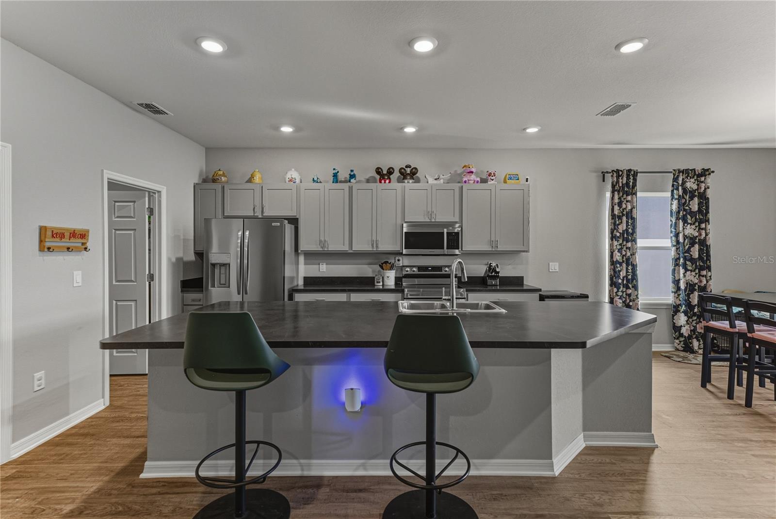 Image 25 of 58 For 929 Montgomery Lane