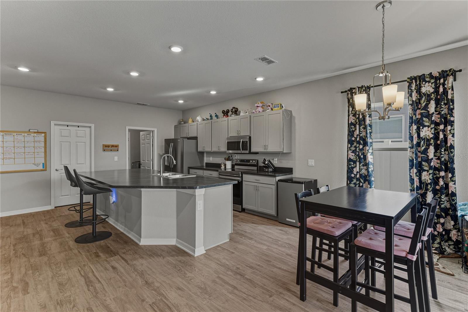 Image 30 of 58 For 929 Montgomery Lane