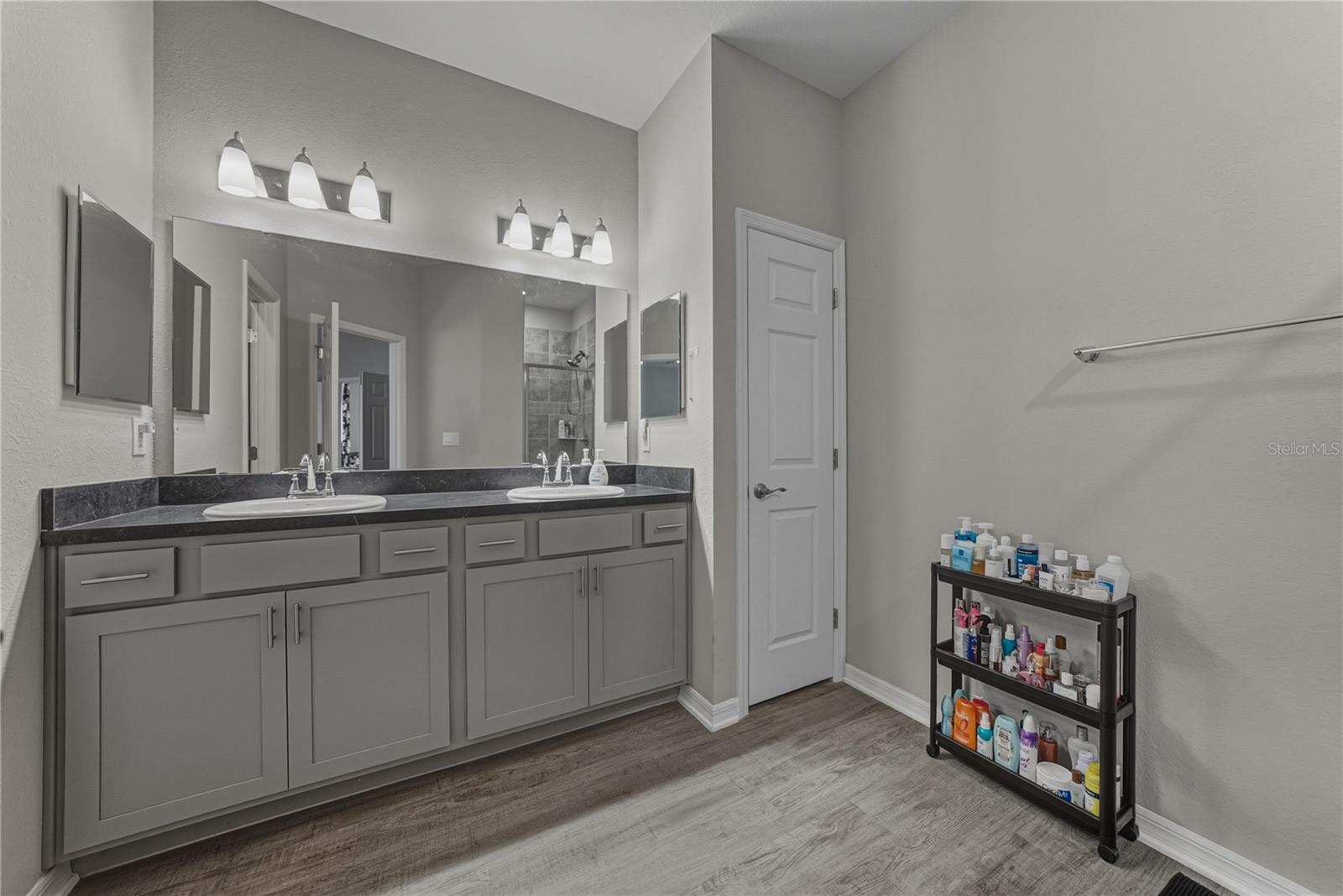 Image 34 of 58 For 929 Montgomery Lane