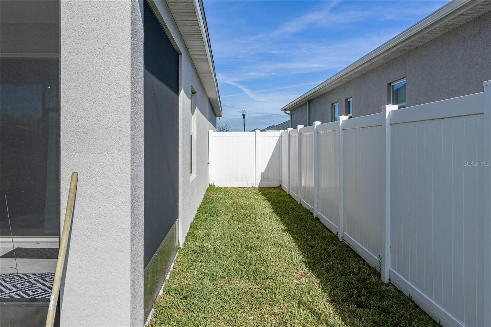 Image 43 of 58 For 929 Montgomery Lane