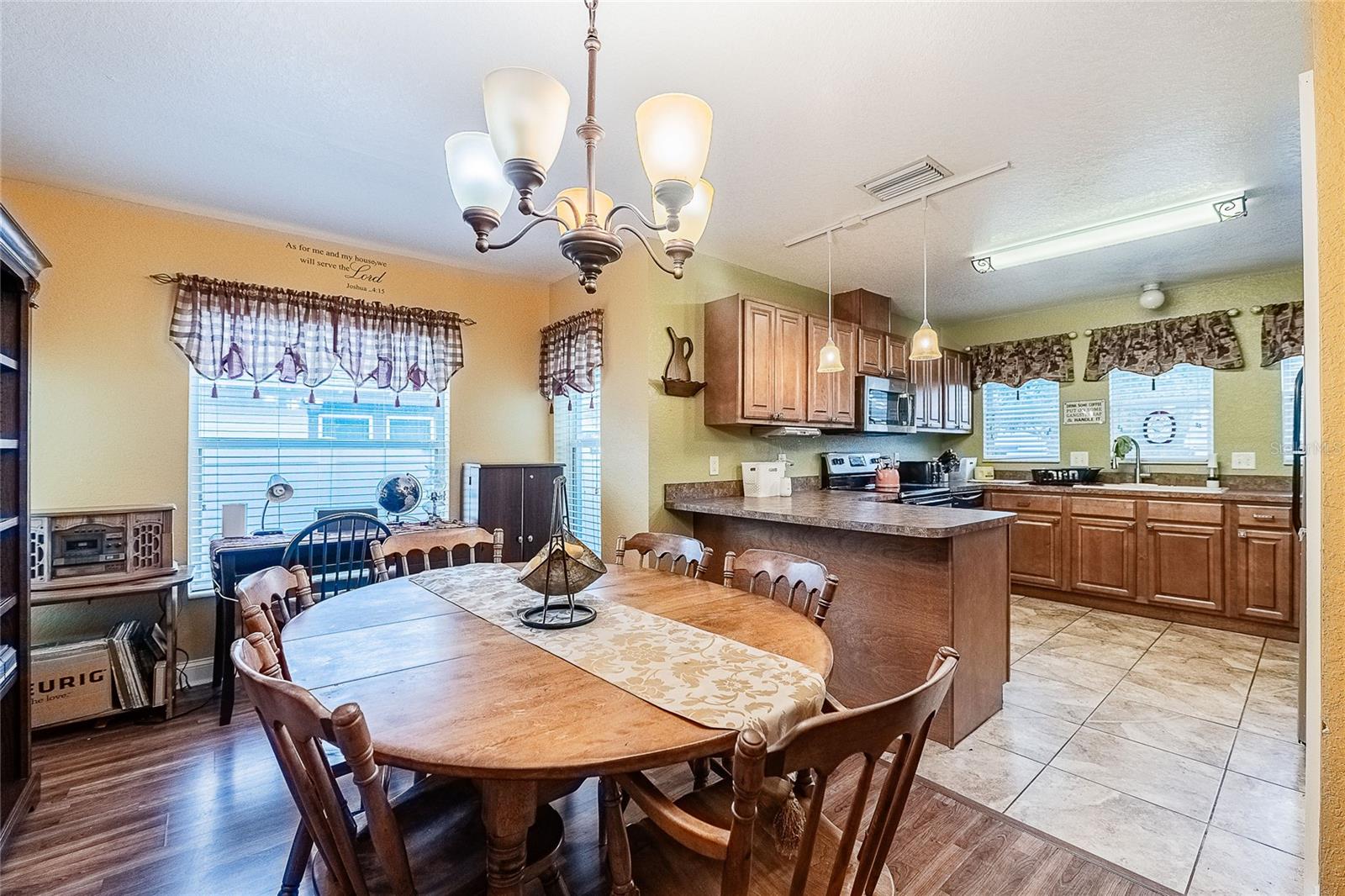 Image 16 of 37 For 706 Vermont Avenue