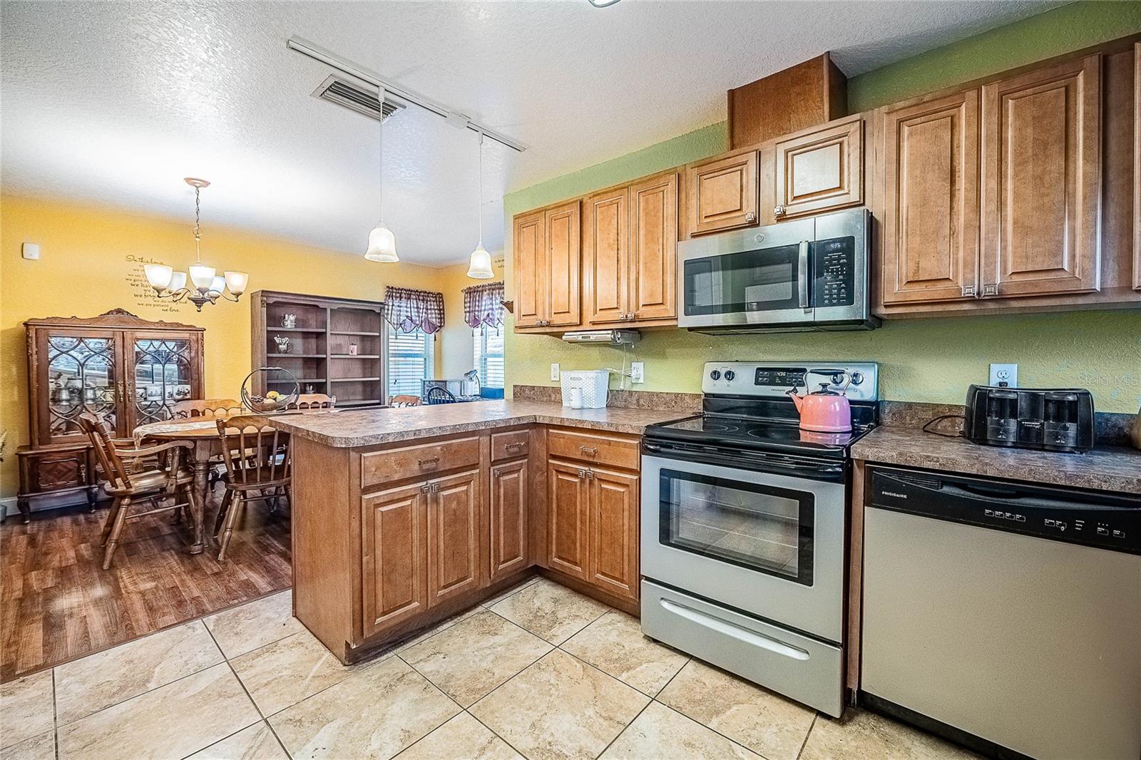 Image 17 of 37 For 706 Vermont Avenue