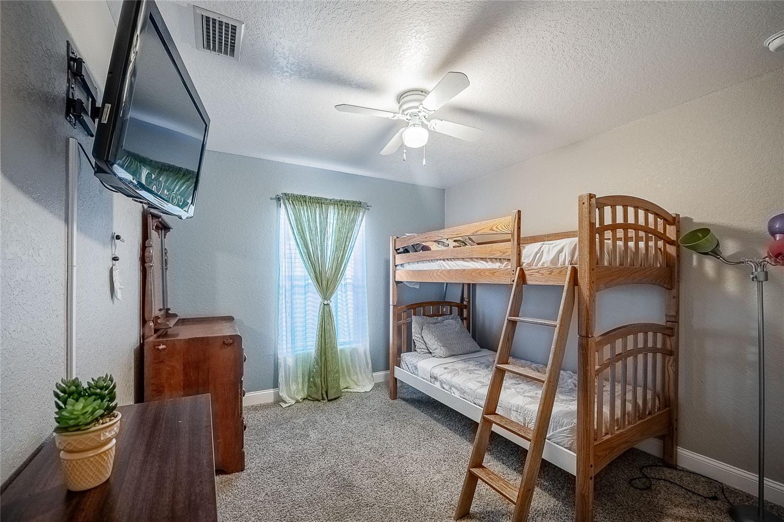 Image 24 of 37 For 706 Vermont Avenue