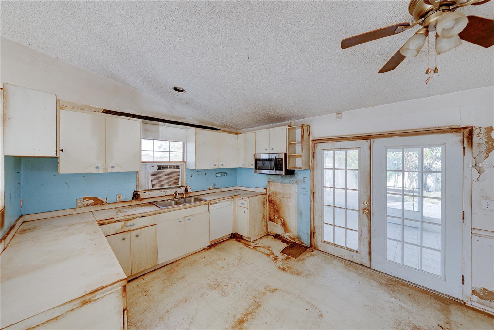 Image 16 of 64 For 276 18th Street Ne