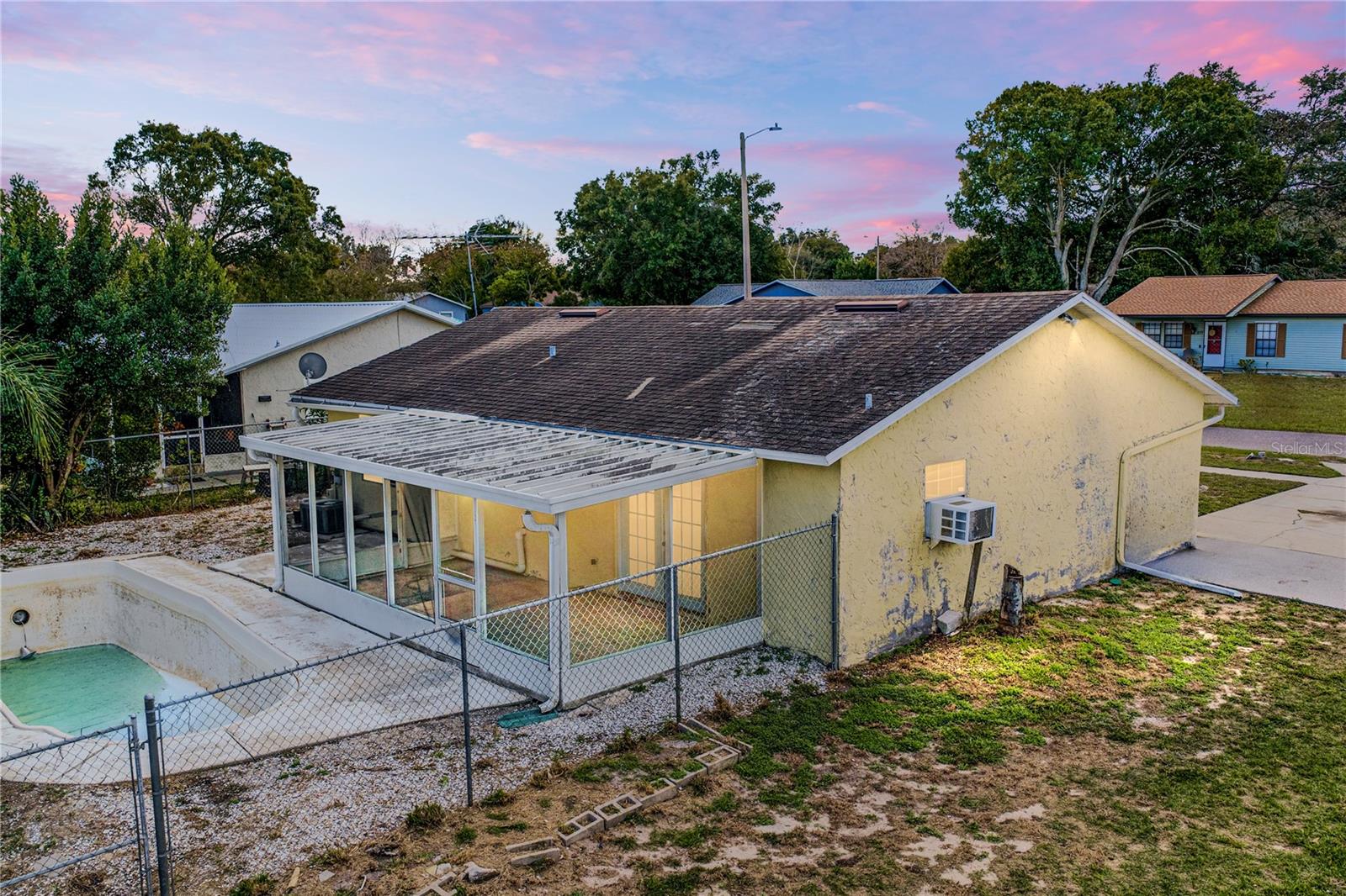 Image 2 of 64 For 276 18th Street Ne