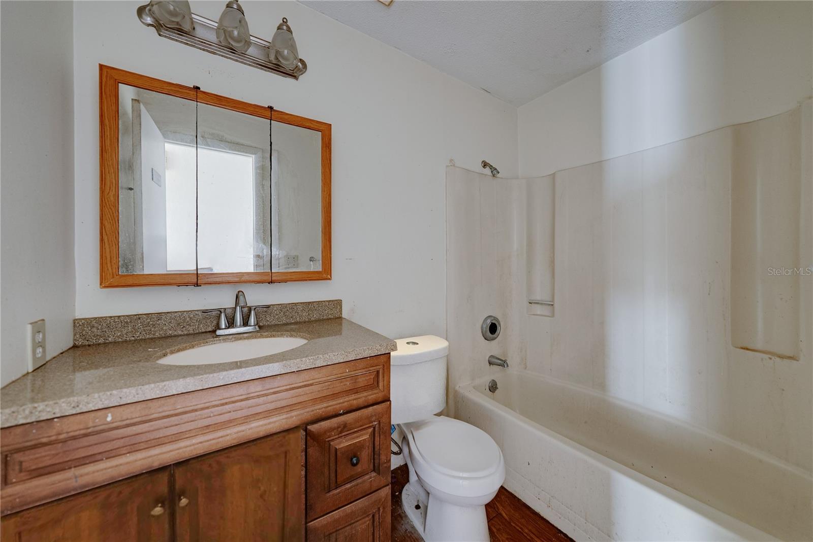 Image 25 of 64 For 276 18th Street Ne