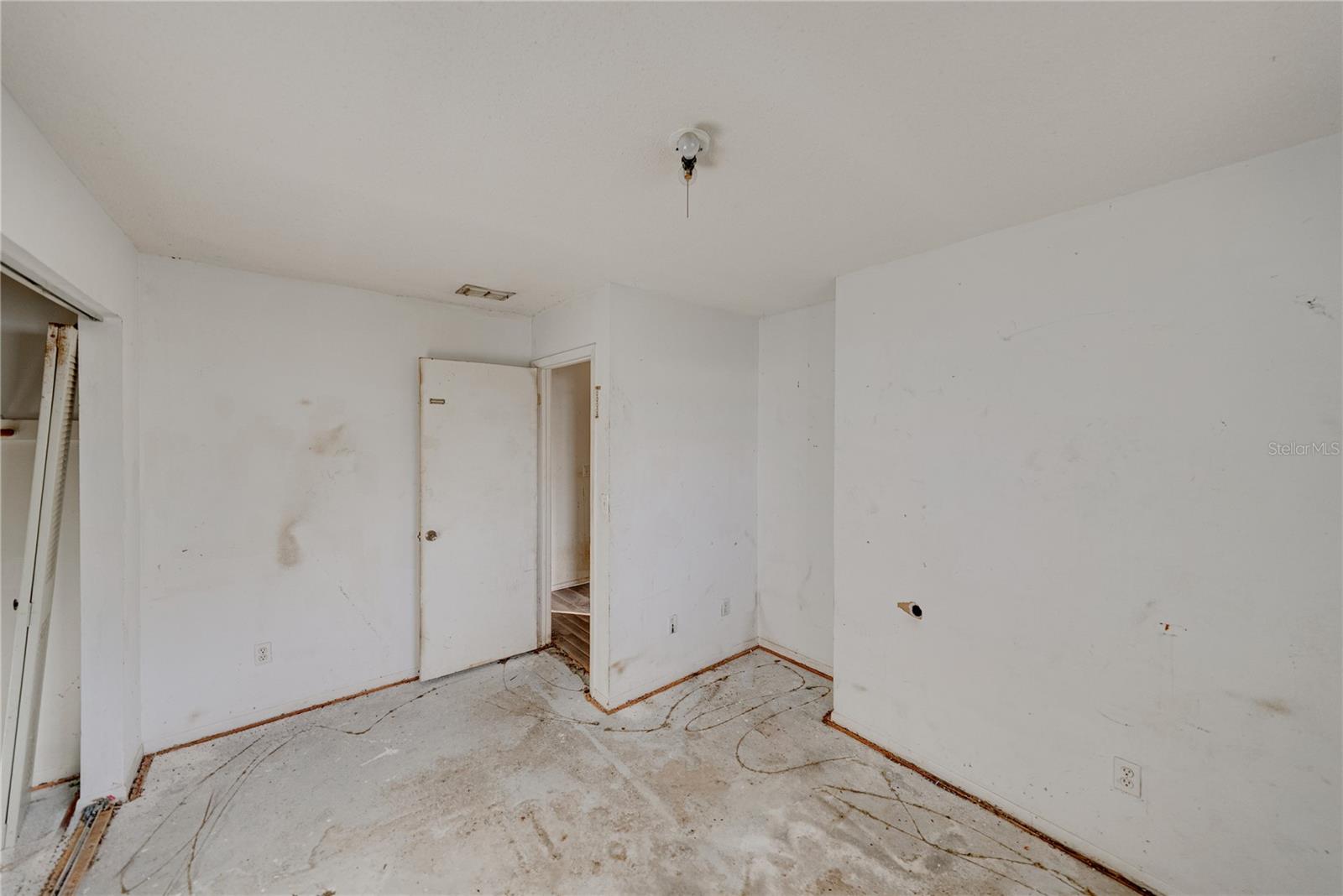 Image 28 of 64 For 276 18th Street Ne