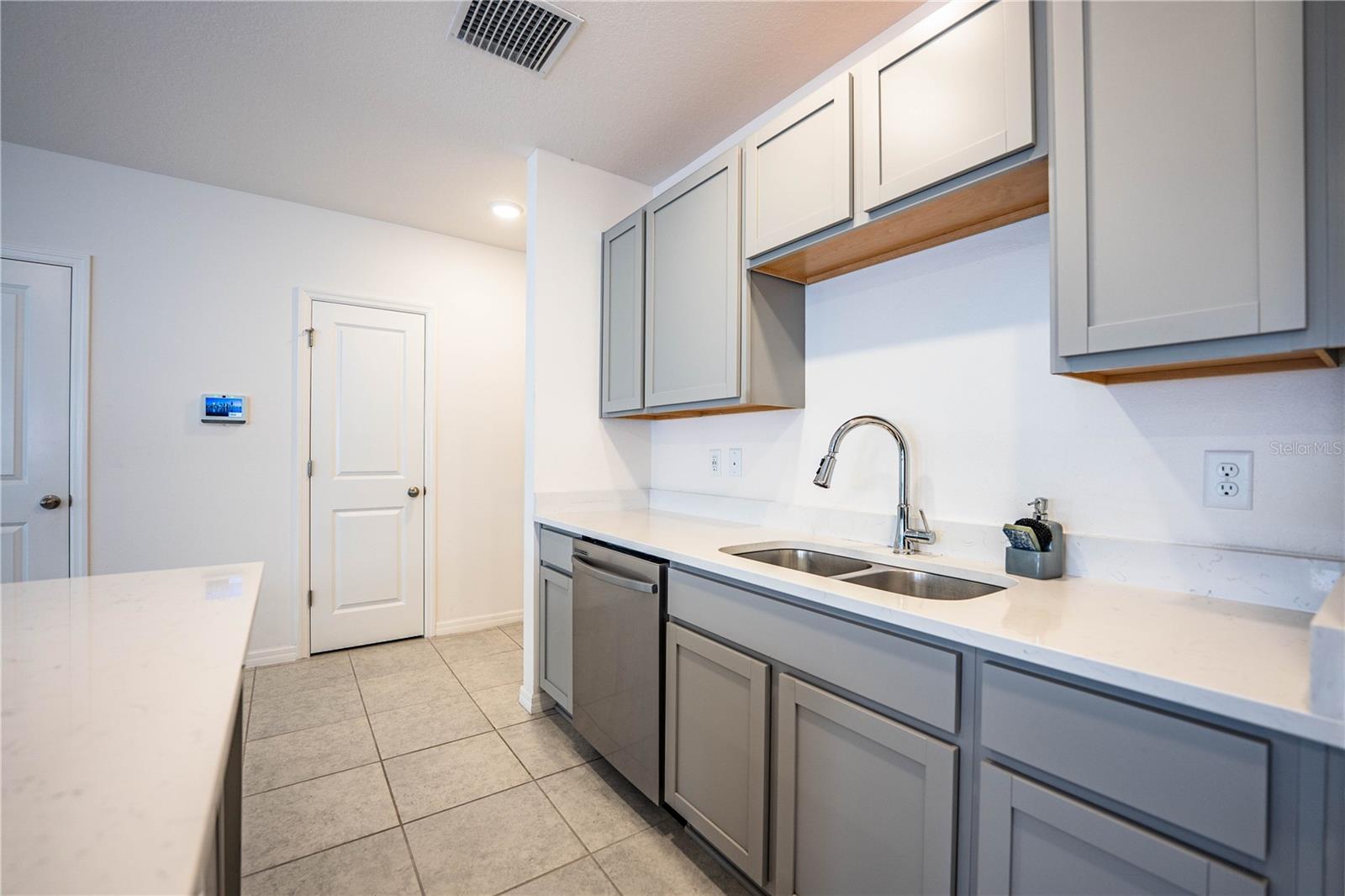 Image 18 of 64 For 3883 Academia Avenue