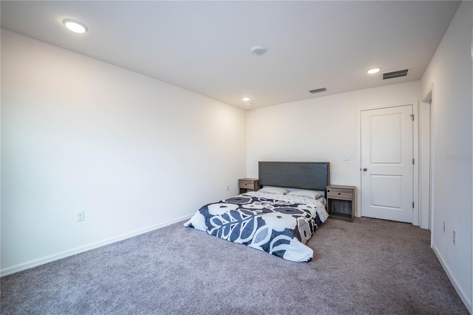 Image 32 of 64 For 3883 Academia Avenue