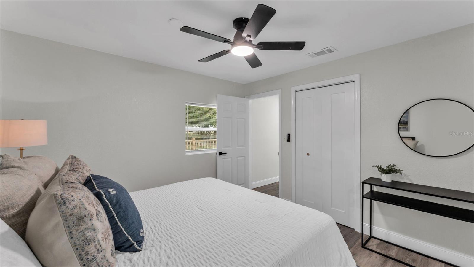 Image 12 of 39 For 609 Lime Street