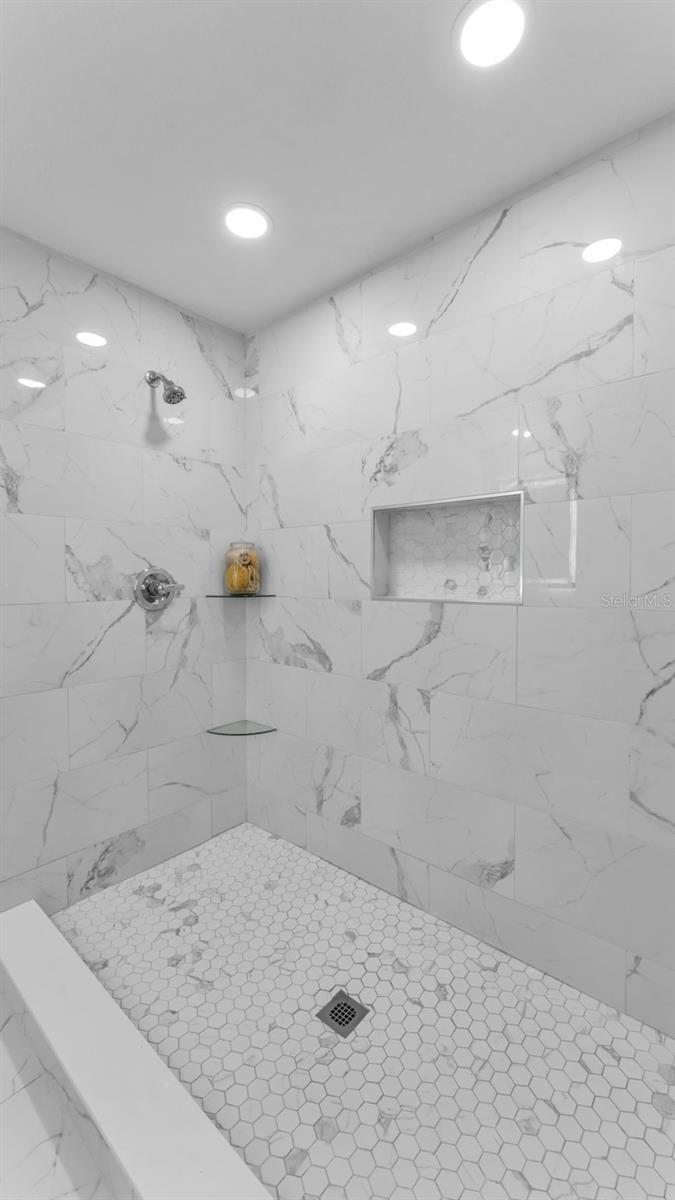 Image 15 of 39 For 609 Lime Street