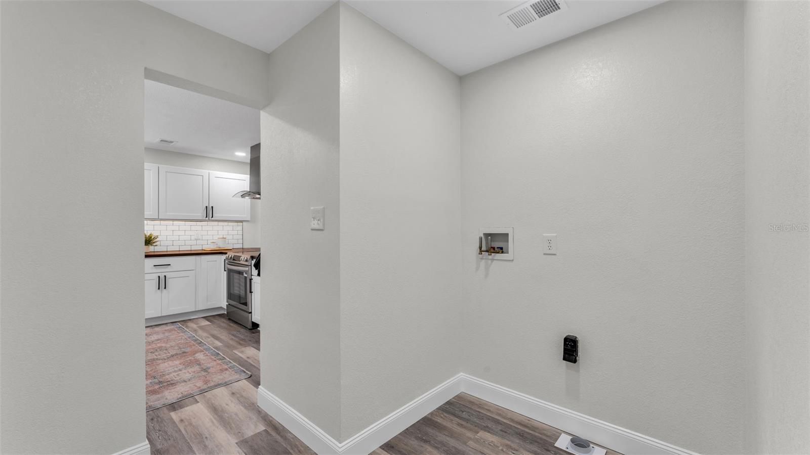 Image 17 of 39 For 609 Lime Street