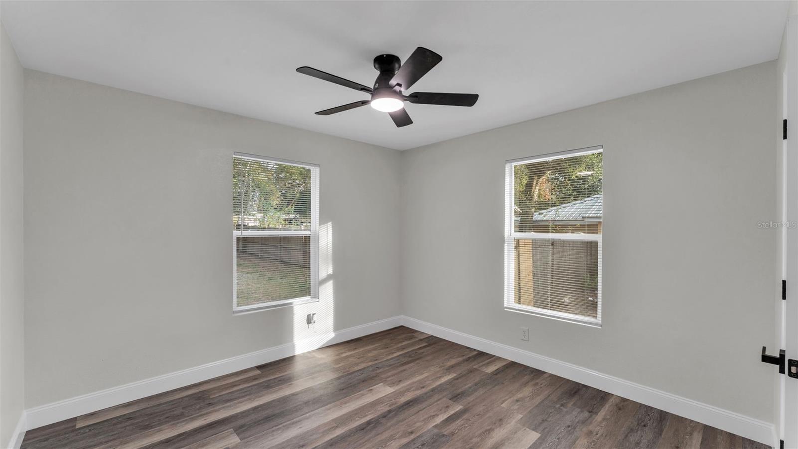 Image 18 of 39 For 609 Lime Street