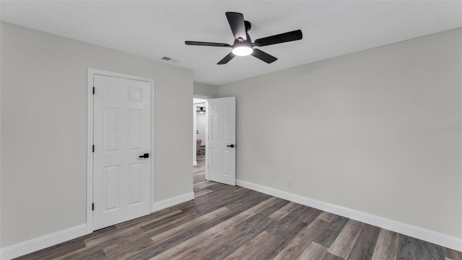 Image 19 of 39 For 609 Lime Street