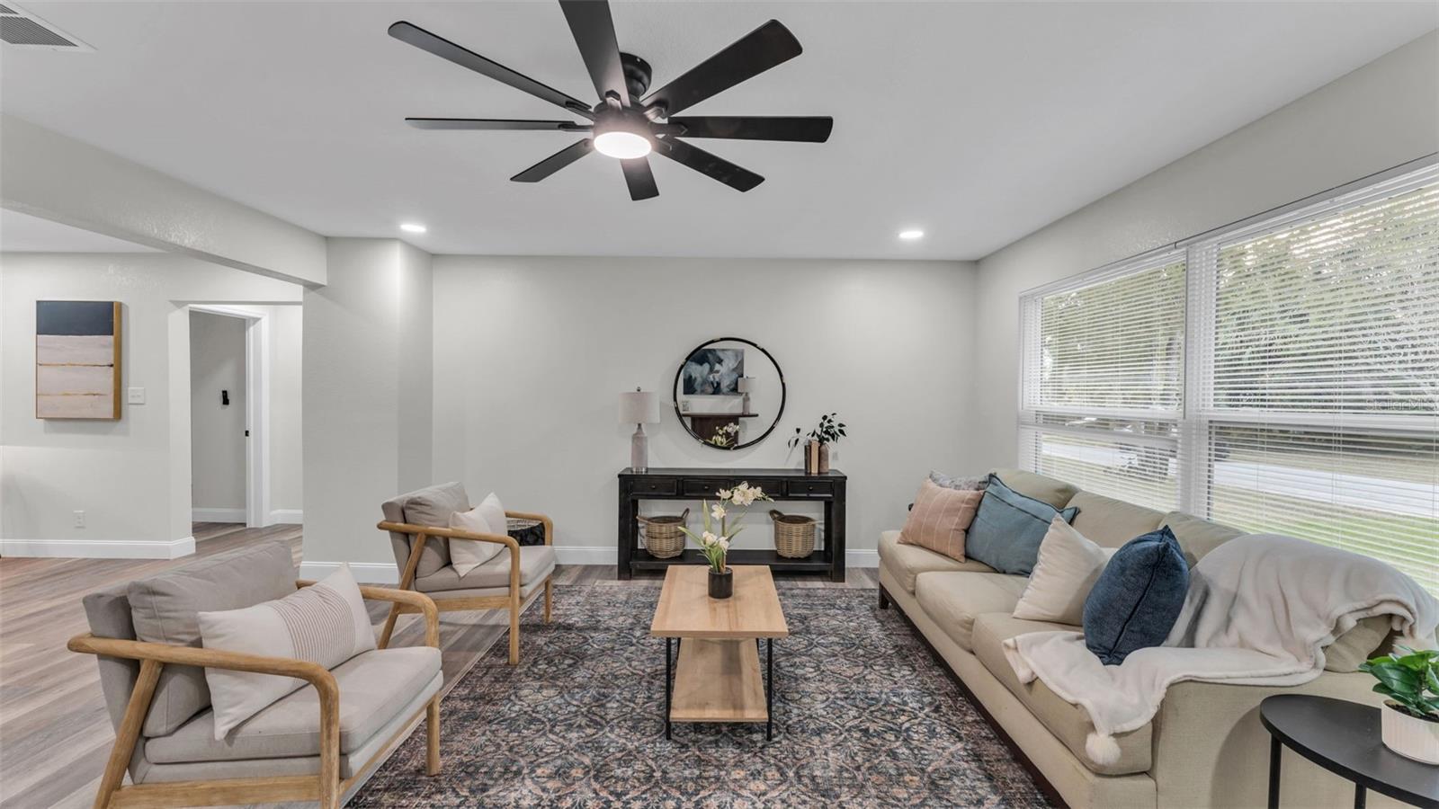 Image 2 of 39 For 609 Lime Street