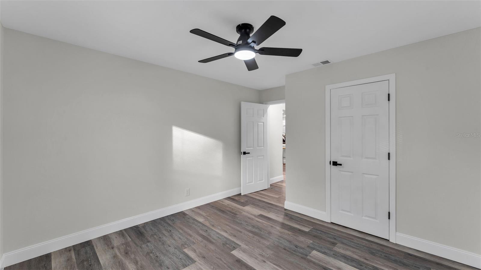 Image 21 of 39 For 609 Lime Street