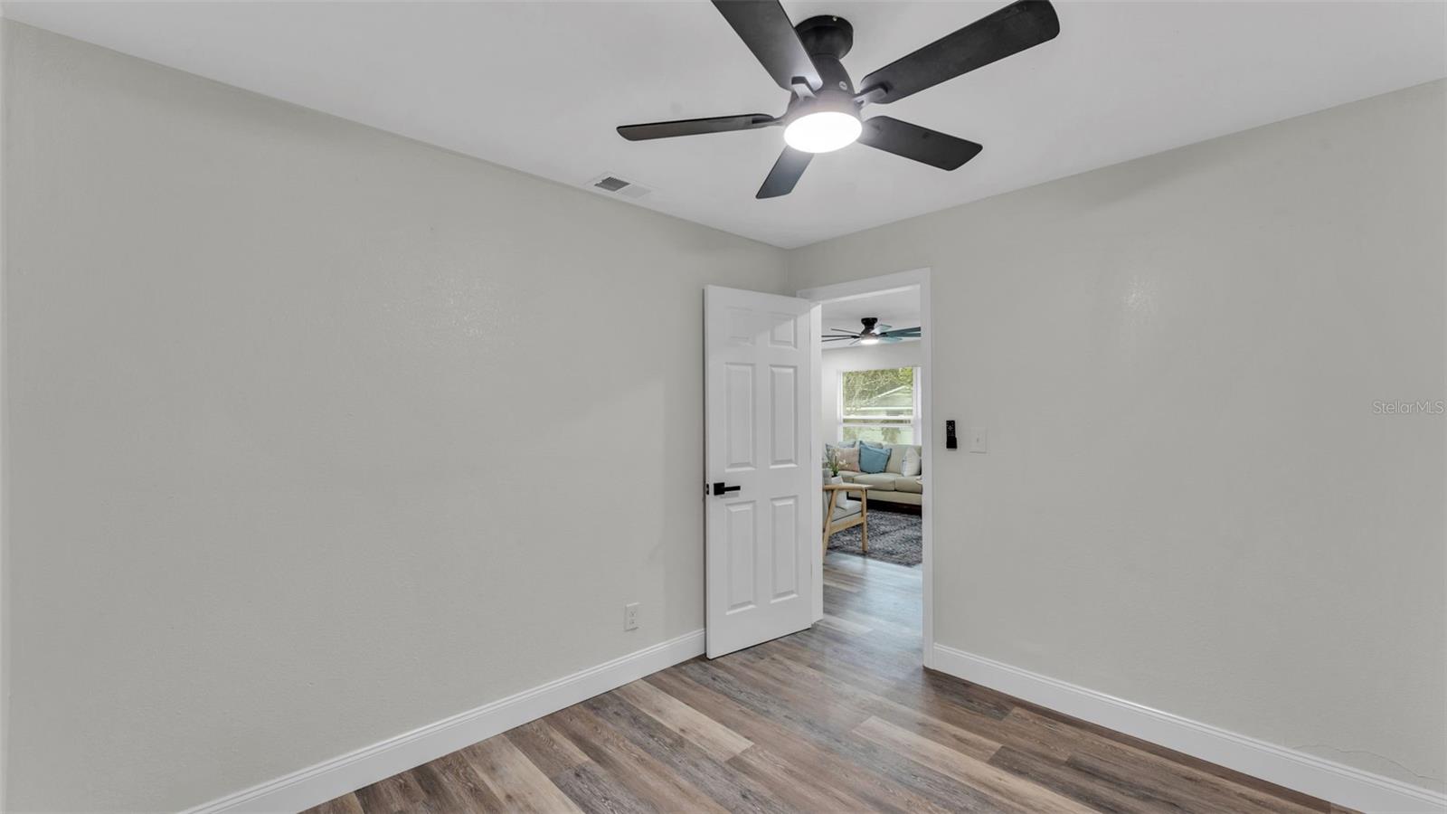 Image 24 of 39 For 609 Lime Street