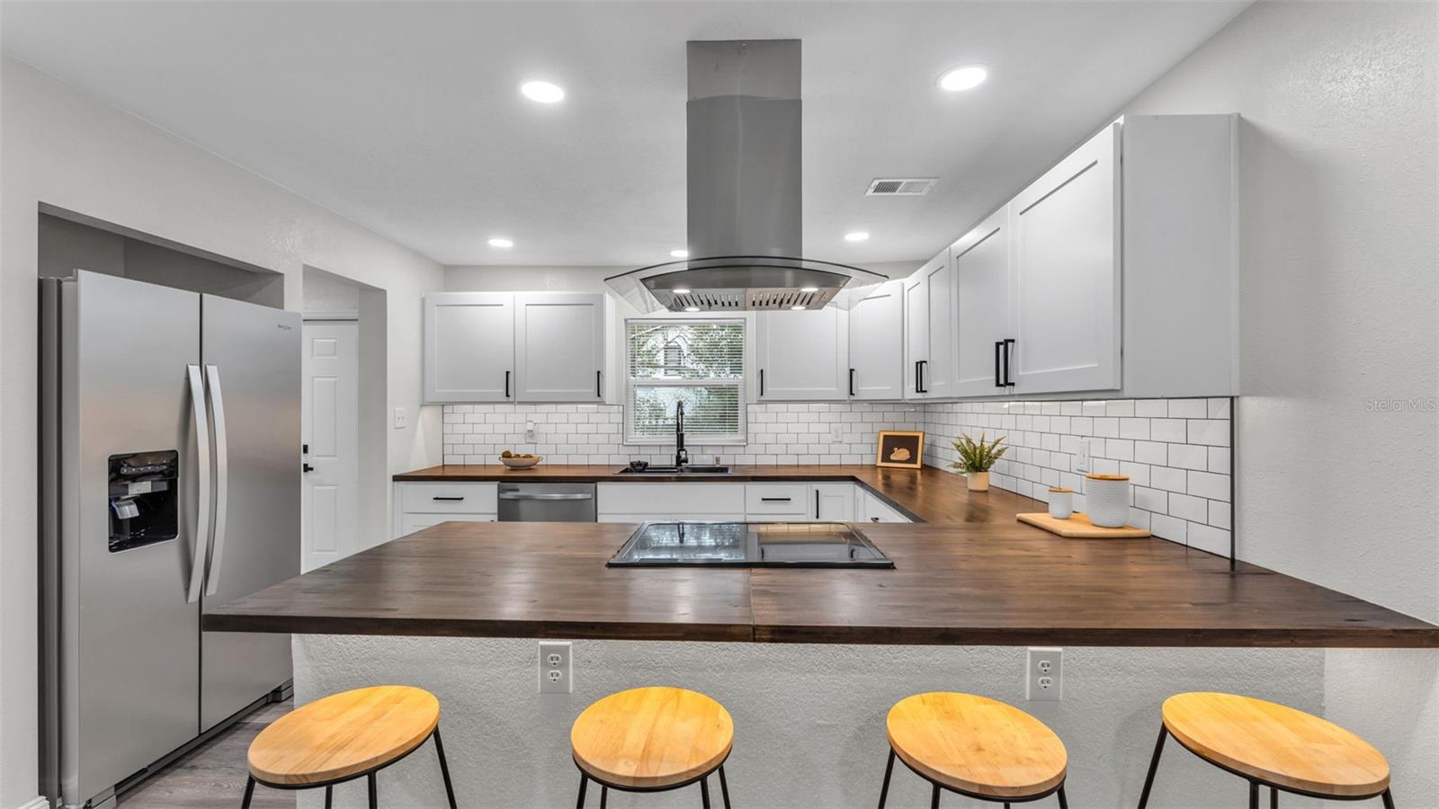 Image 7 of 39 For 609 Lime Street