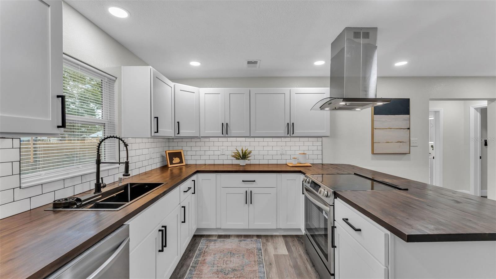 Image 9 of 39 For 609 Lime Street