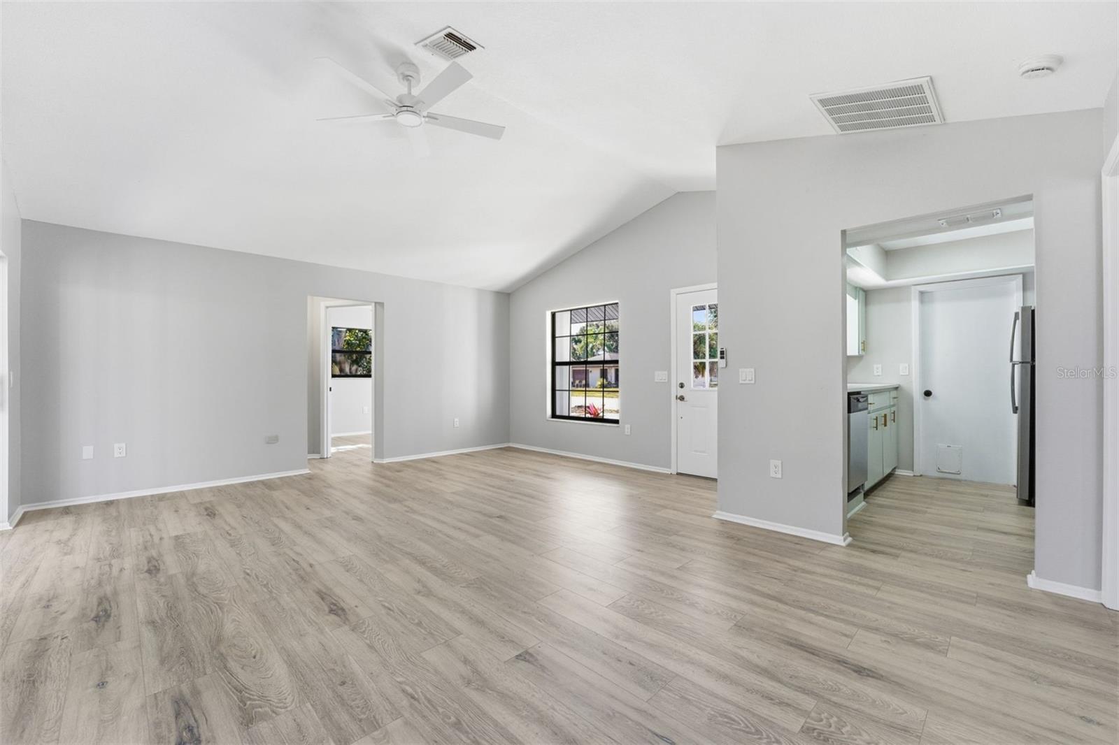 Image 13 of 20 For 5737 Deer Hollow Lane W