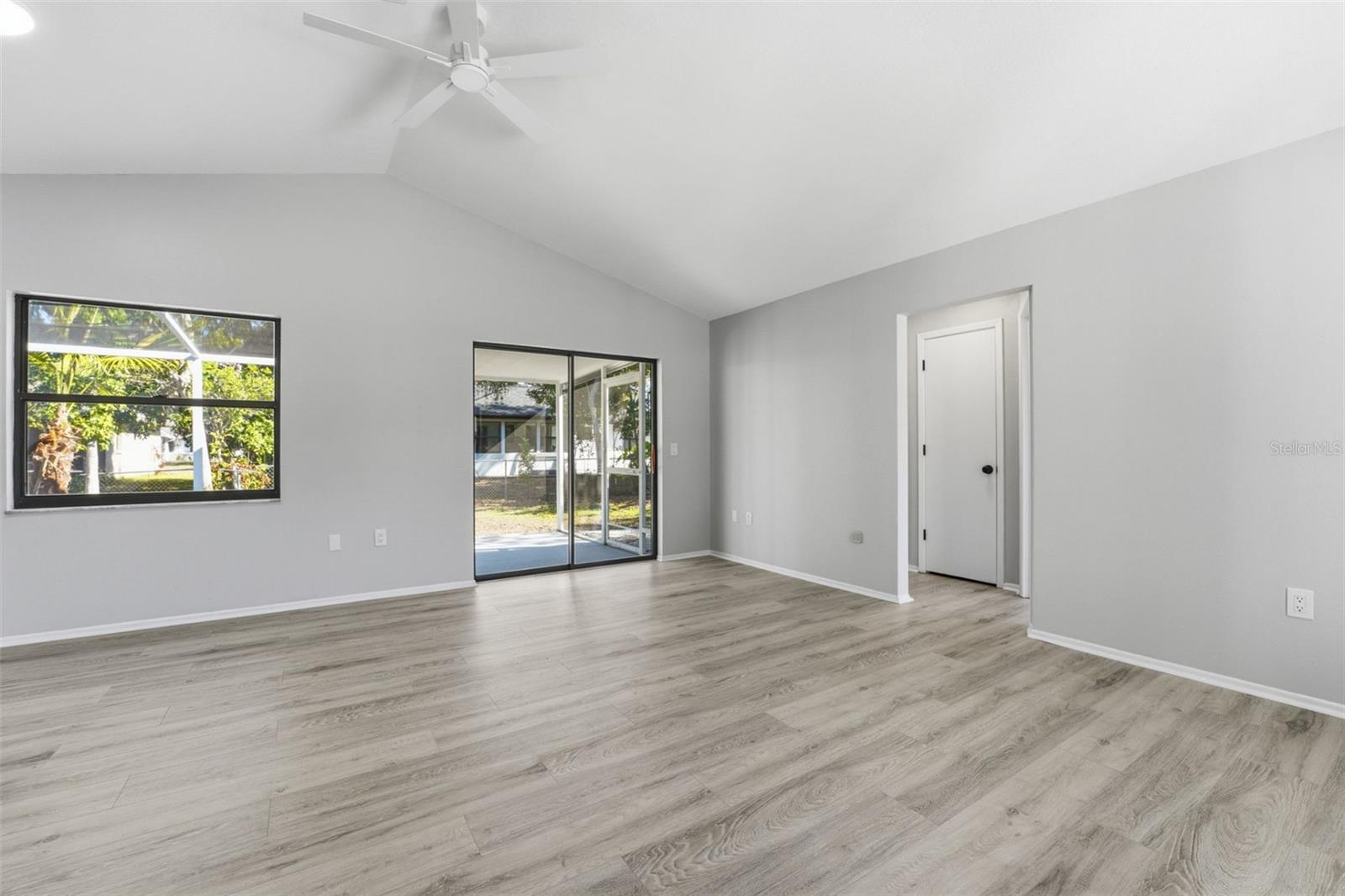 Image 16 of 20 For 5737 Deer Hollow Lane W