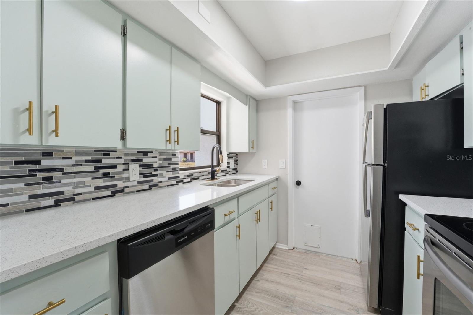 Image 6 of 20 For 5737 Deer Hollow Lane W