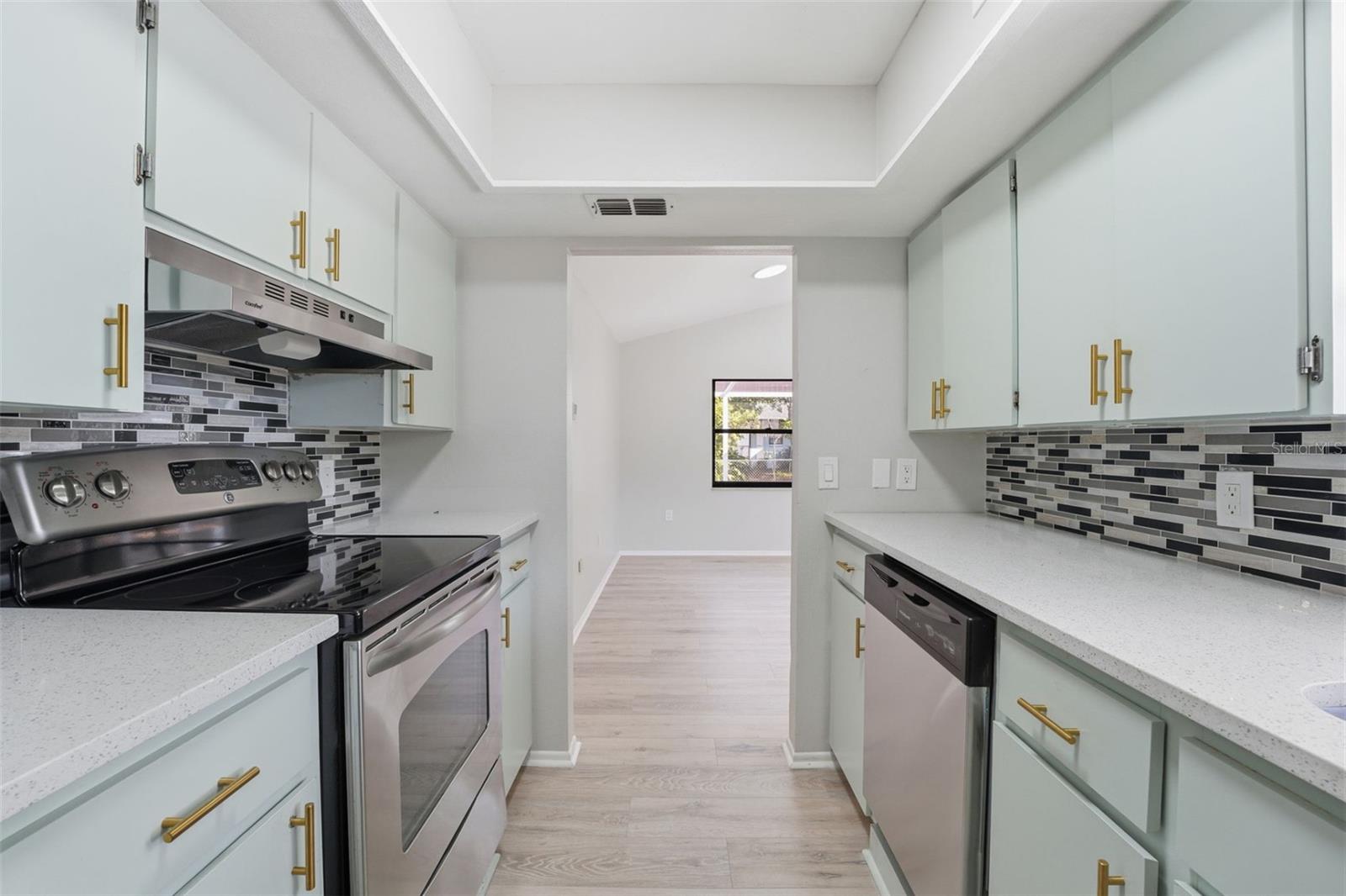 Image 7 of 20 For 5737 Deer Hollow Lane W