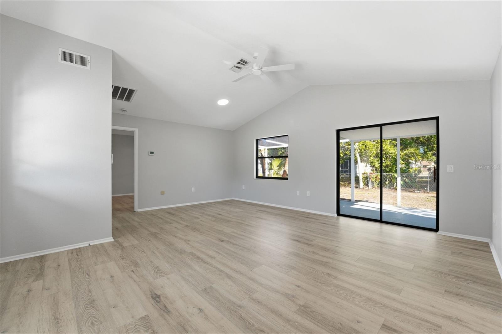 Image 8 of 20 For 5737 Deer Hollow Lane W