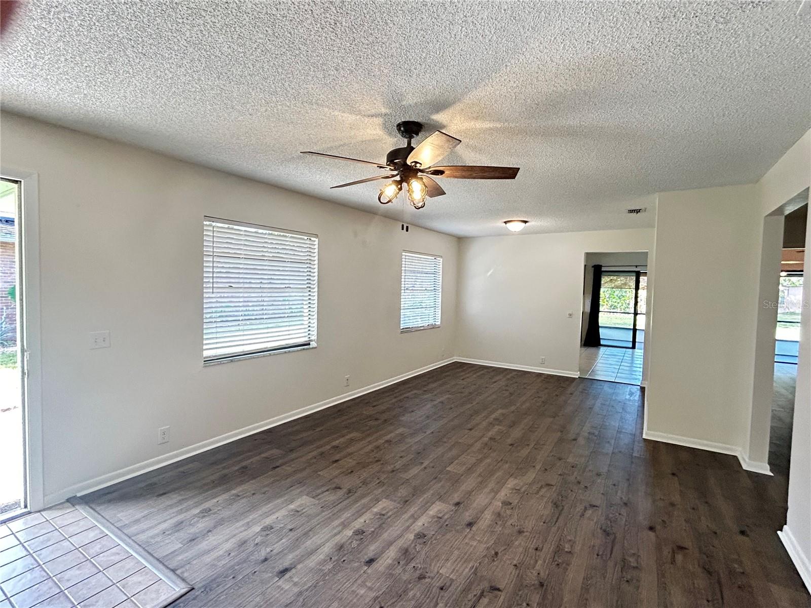 Image 4 of 24 For 522 Pebble Springs Court