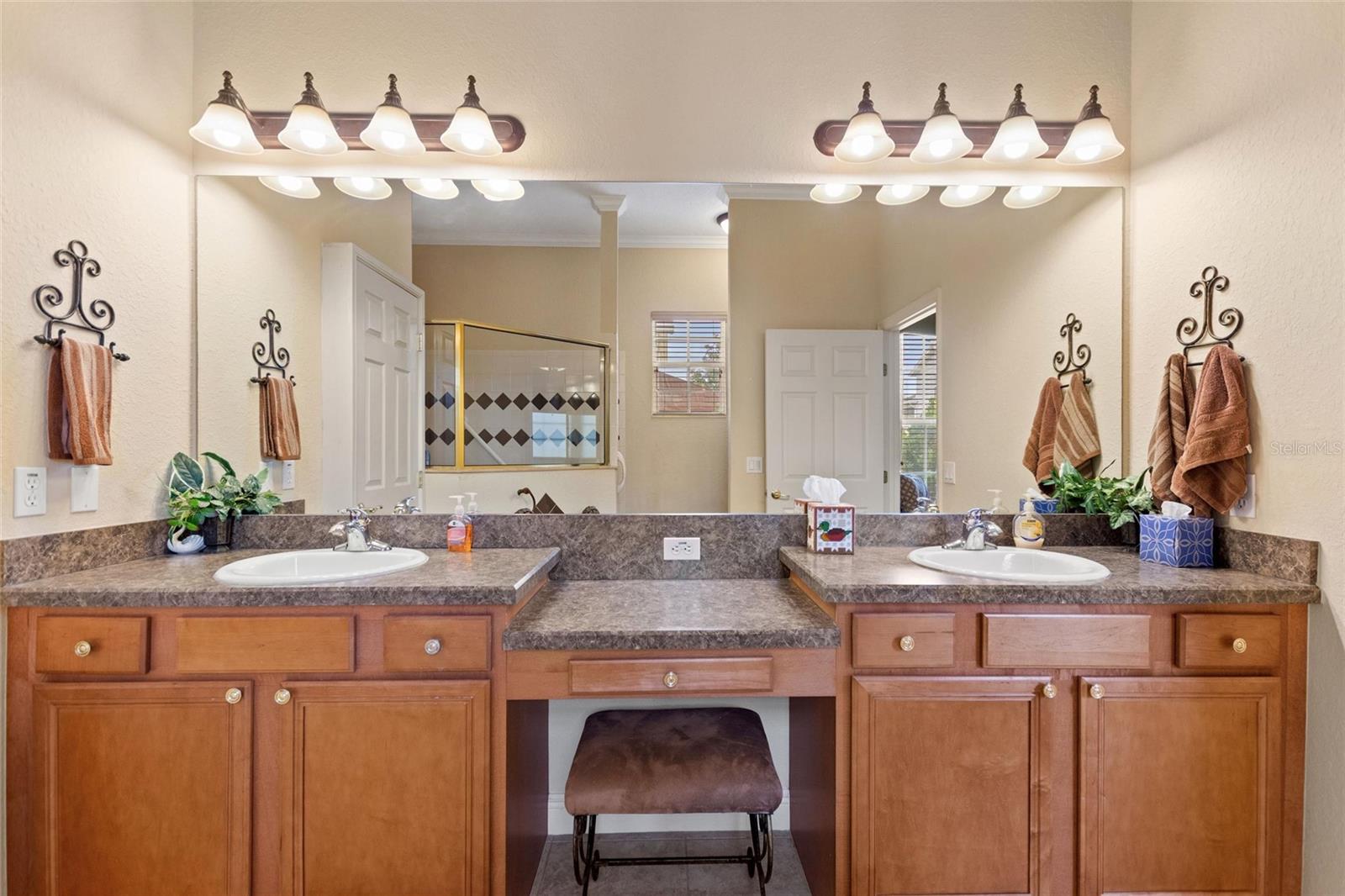 Image 19 of 34 For 392 Motorcoach Drive S