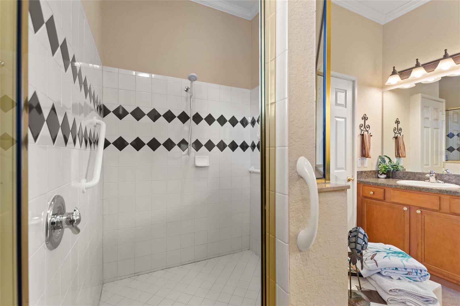 Image 20 of 34 For 392 Motorcoach Drive S