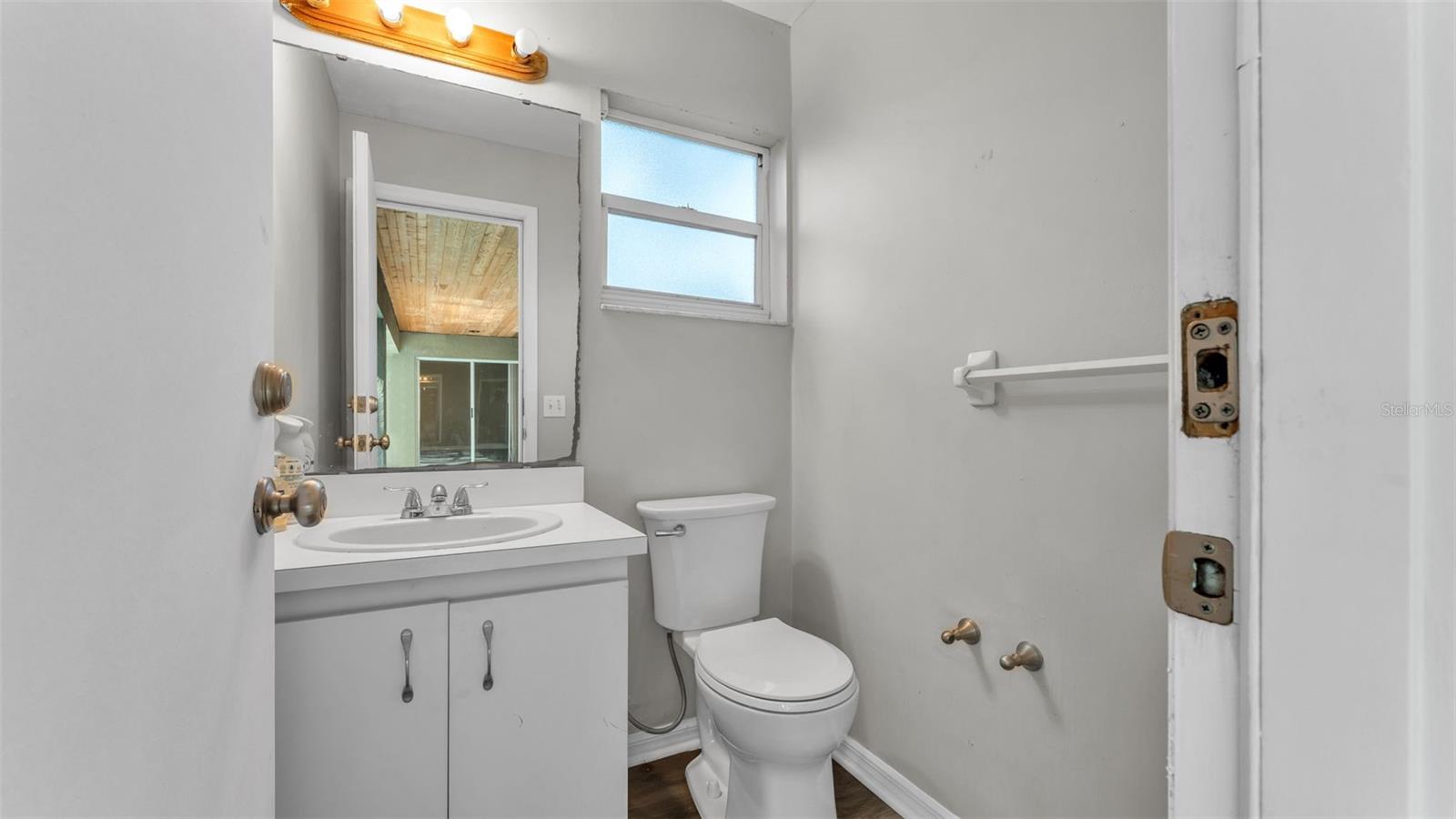 Image 57 of 65 For 1505 Hastings Path